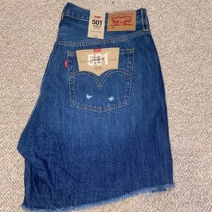 Levi’s 501 Button-Fly, Mid-Thigh, High-Rise, shorts sz 33